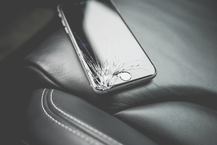 cracked iphone screen closeup